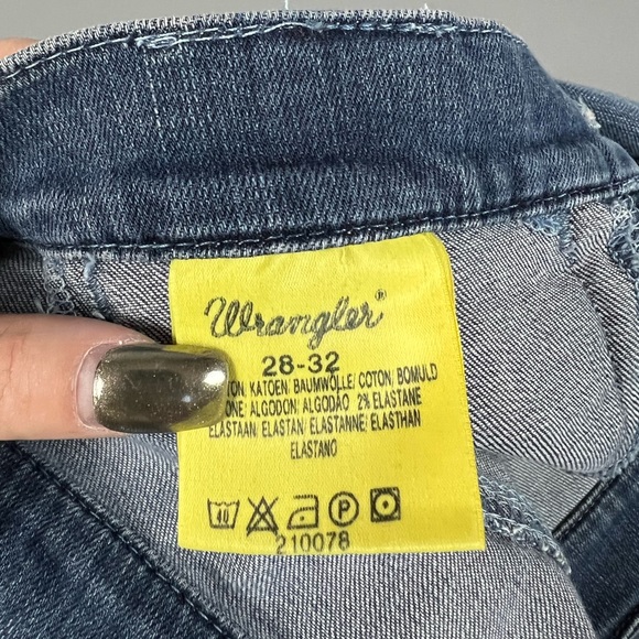 ❌SOLD❌ Wrangler Y2K Pocket-less Bootcut Jeans - Picture 5 of 5